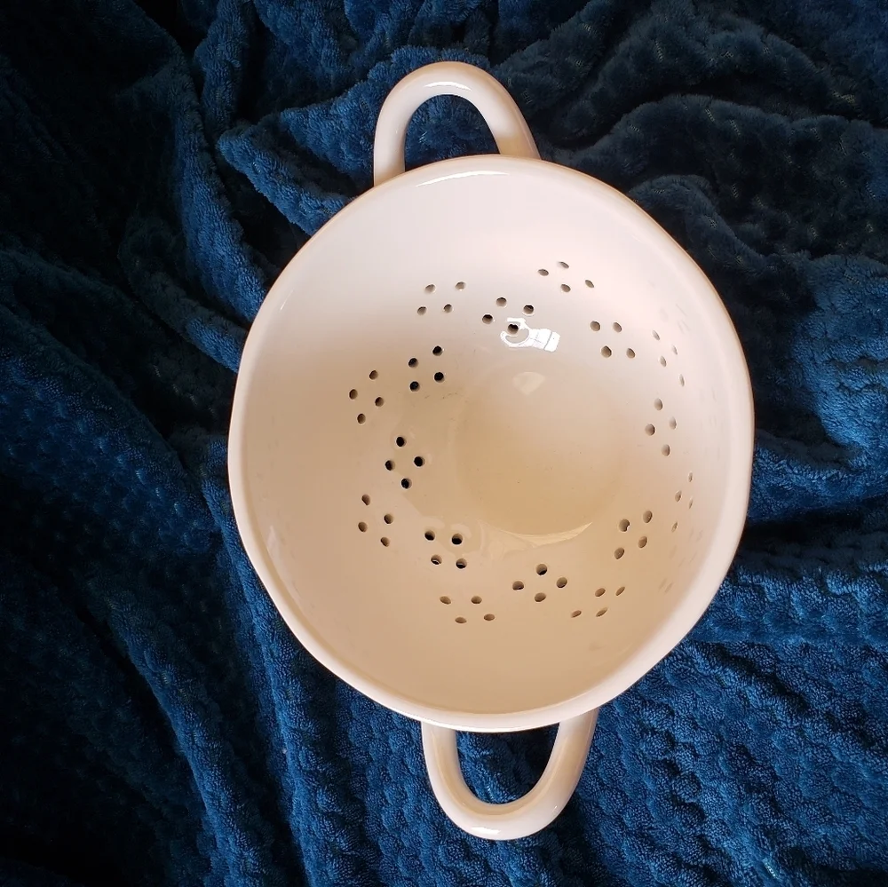 Rae Dunn organic colander new